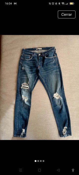 Pantalón vaquero desgastado