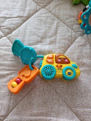 Coche de juguete VTech con sonajero