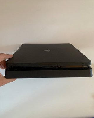 PlayStation 4 Slim con 5 Giochi