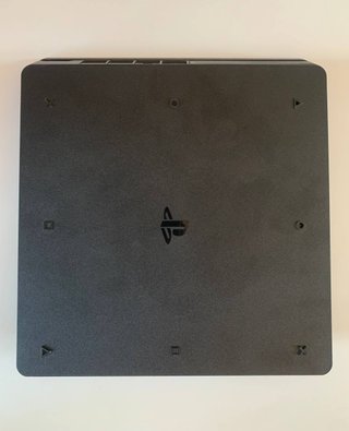 PlayStation 4 Slim con 5 Giochi
