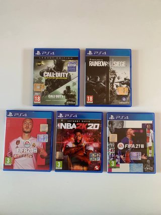 PlayStation 4 Slim con 5 Giochi