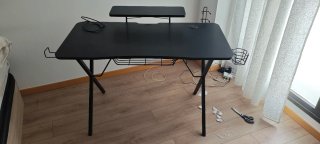 Mesa de escritorio Gaming efecto fibra carbono.