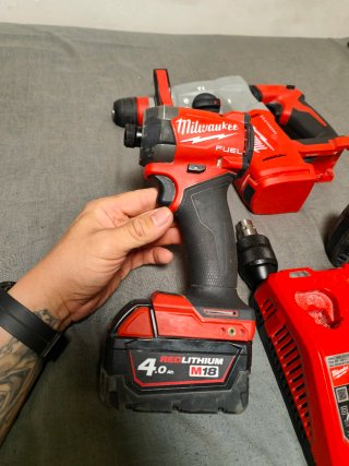 Lote Milwaukee martillo percutor y atornillador