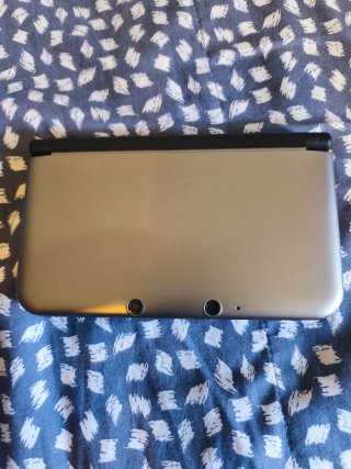 Nintendo 3DS XL con caricatore e stilo