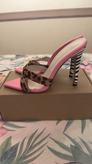 Sandalias tacón estampado cebra y leopardo