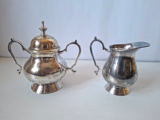 ANTIGUO AZUCARERO Y JARRITA DE METAL