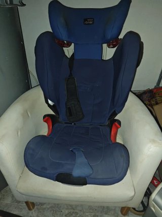 Silla de coche Britax Römer azul isofix.