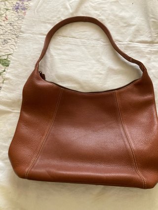 Bolso de hombro marrón