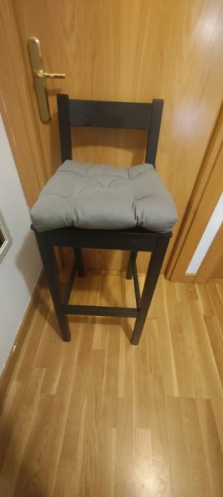 Mesa Alta de Cocina con Estantería