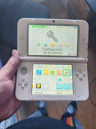 Nintendo 3DS XL Bianca con caricabatterie e stilo