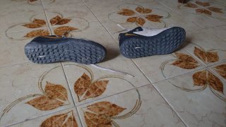 Botas de fútbol Nike multitacos blancas y doradas