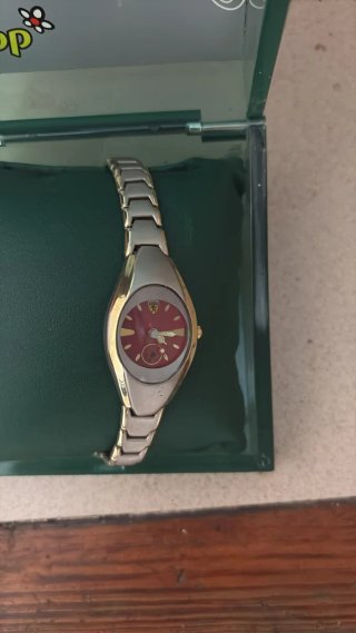 Reloj Ferrari Dorado y Rojo