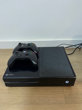 Xbox One 500GB + 2 mandos inalámbricos
