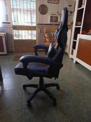 Silla Gaming Gizzia Negra y Azul.Sin uso.