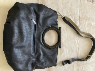 Bolso de mano negro