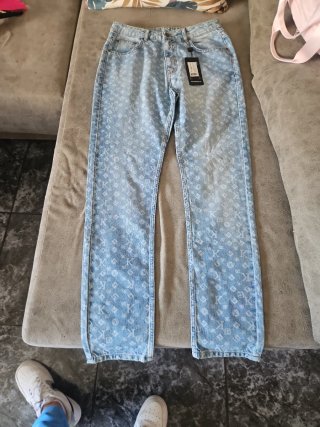 Pantalón vaquero estampado