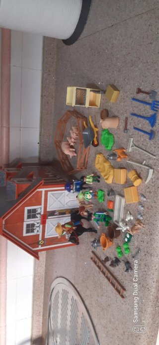 Granja Playmobil con animales y accesorios