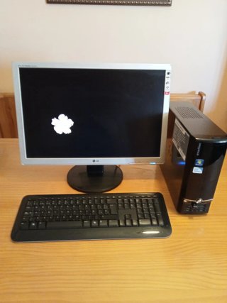 Ordenador completo: Torre, Teclado y Monitor