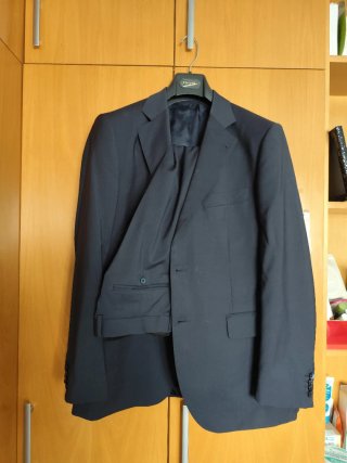 Traje de hombre azul marino