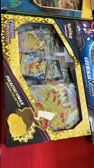Caja Pokémon Pikachu VMAX Special Collection