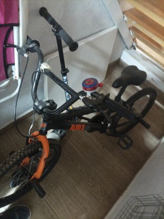 Bicicleta BMX Naranja y Negra