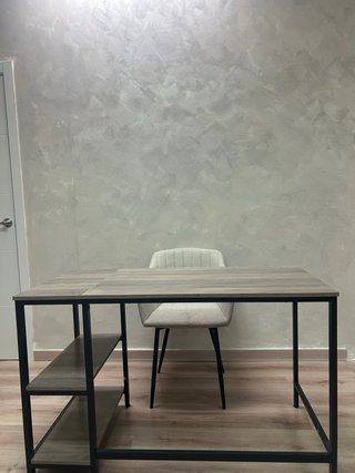 Escritorio de madera y metal
