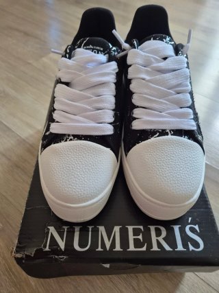 Zapatillas Numeris Negras y Blancas