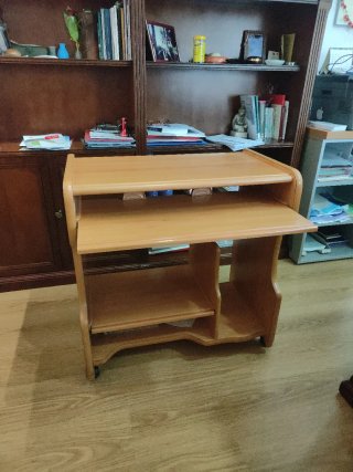 Mesa de ordenador de madera