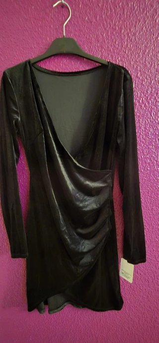 Vestido corto de terciopelo negro