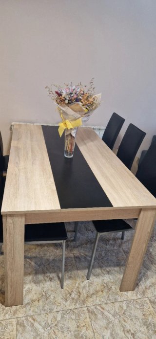 Mesa de comedor moderna