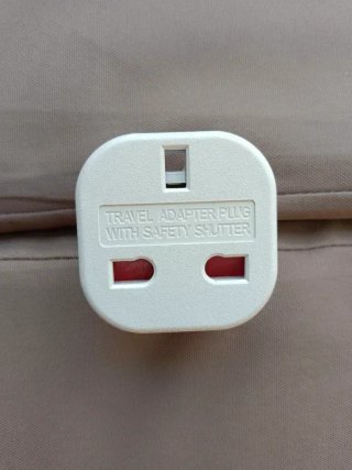 Adaptador Enchufe UK a Europa con Seguridad