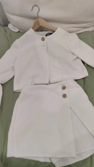 Conjunto Zara Chaqueta y Falda Blanca