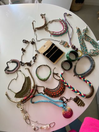 Lote de collares y pulseras variados
