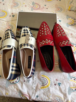 2 pares Mocasines UTERQUE Cuadros y color rojo