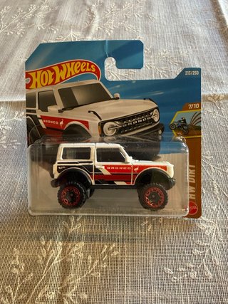Hot Wheels Ford Bronco todo terreno Hw Dirt 7/10
