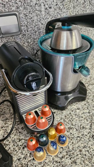 Cafetera Nespresso Krups + Regalo y Exprimidor