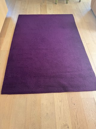 Alfombra de lana morada