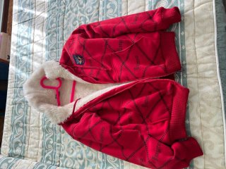 Chaqueta roja con forro blanco