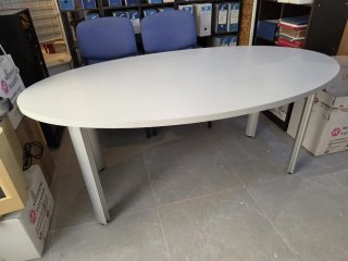Mesa de reuniones ovalada con 6 sillas de regalo