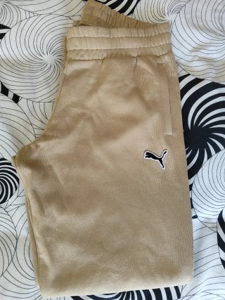 Pantalón jogger Puma beige nuevo