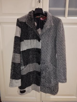 Abrigo Desigual Negro y Gris