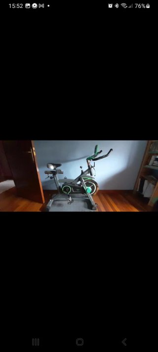 Bicicleta estática verde y negra