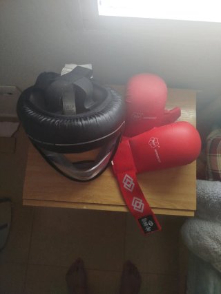 Set de Karate: Casco y Guantes