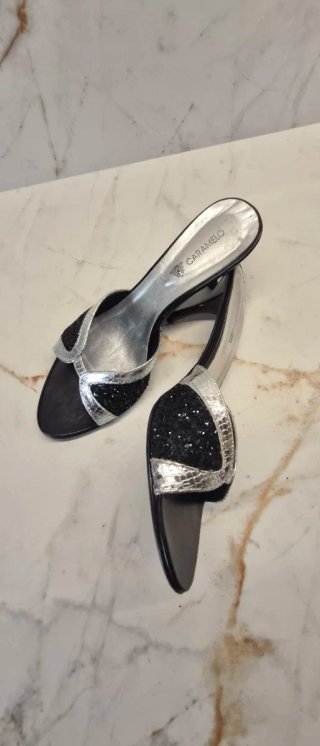 Sandalias Caramelo Negras y Plateadas