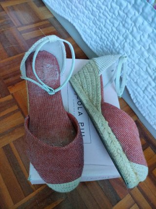 Sandalias cuña roja. Piccola Piu. T.37