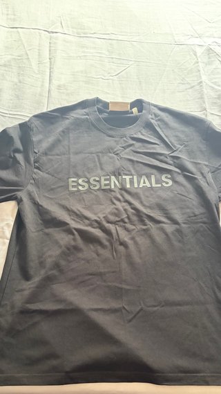 Camiseta Essentials