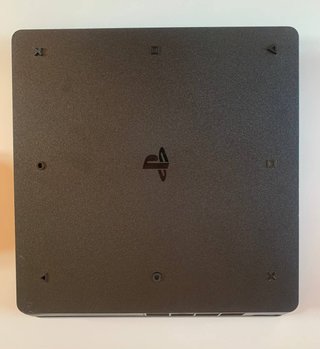 PlayStation 4 Slim con 5 Giochi