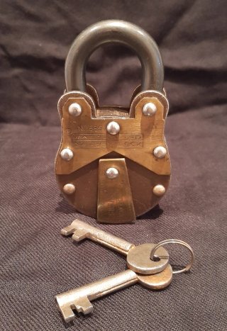 Antiguo Candado Wattand con Llaves