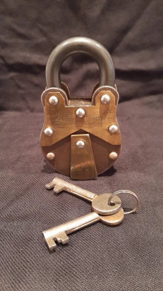 Antiguo Candado Wattand con Llaves