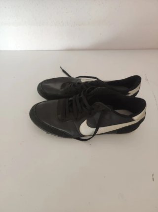 Zapatillas Nike Negras y Plateadas